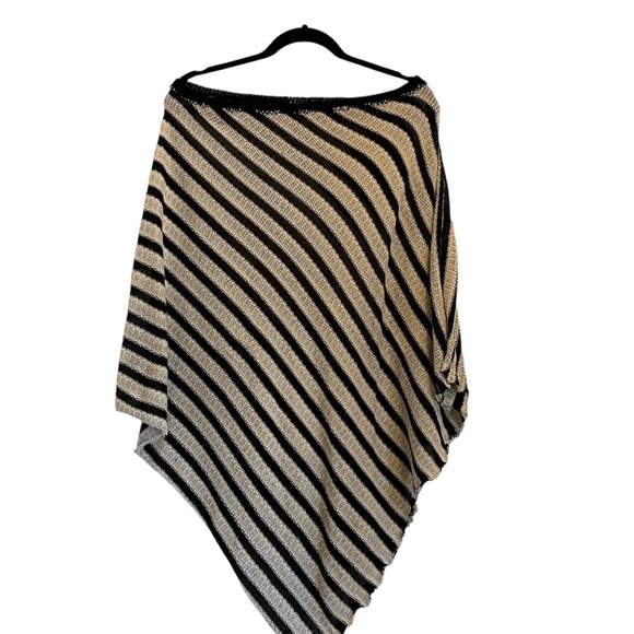 Handmade by Seller Women’s One Size Fits Most Black, White , Metallic Poncho - Picture 1 of 9